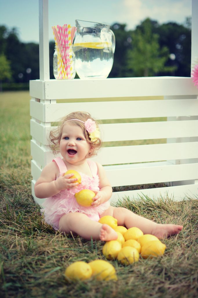 Lemonade stand photo shoot. Baby lemonade photo shoot. 9 month pictures. Lemonade stand photo shoot ideas.