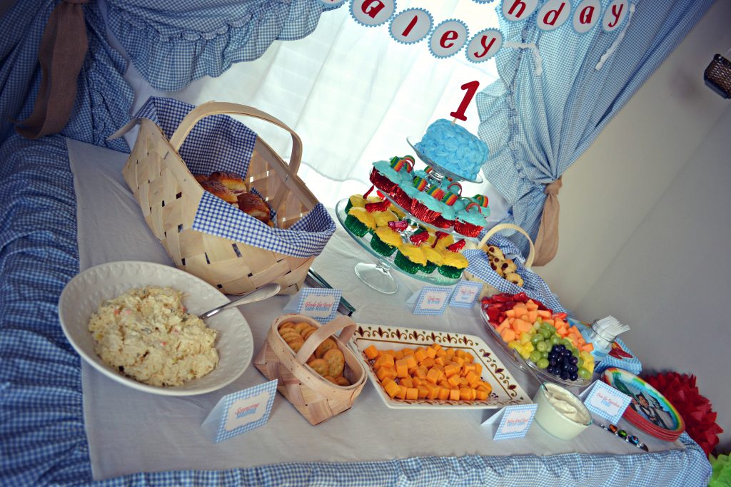 Wizard of Oz first birthday party. Wizard of Oz party decorations. Wizard of Oz party food. Wizard of Oz party decor ideas. Wiizard of Oz food table backdrop. Wizard of Oz birthday outfit.