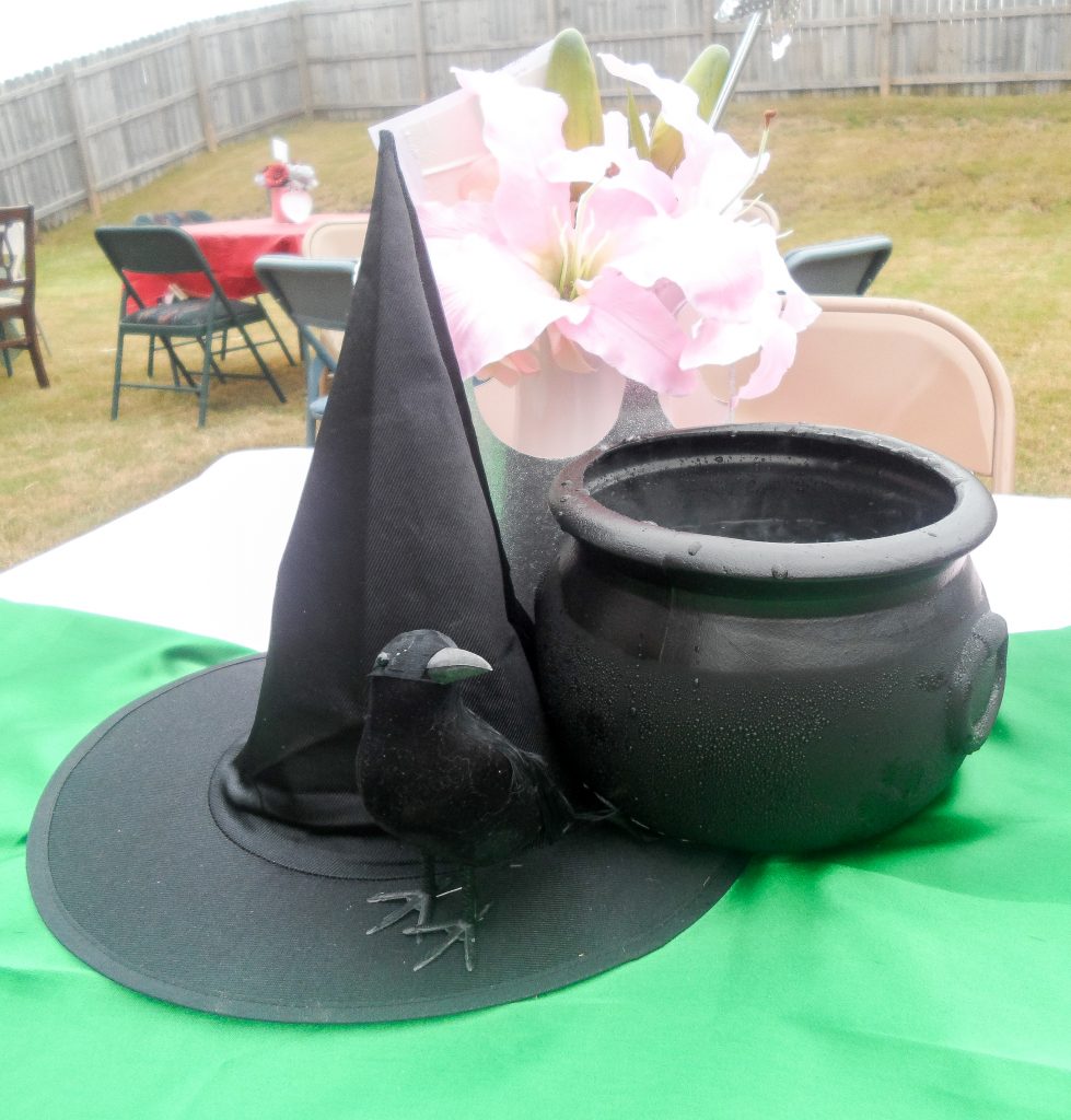 Wizard of Oz first birthday party. Wizard of Oz party decorations. Wizard of Oz party food. Wizard of Oz party decor ideas. Wiizard of Oz food table backdrop. Wizard of Oz birthday outfit.