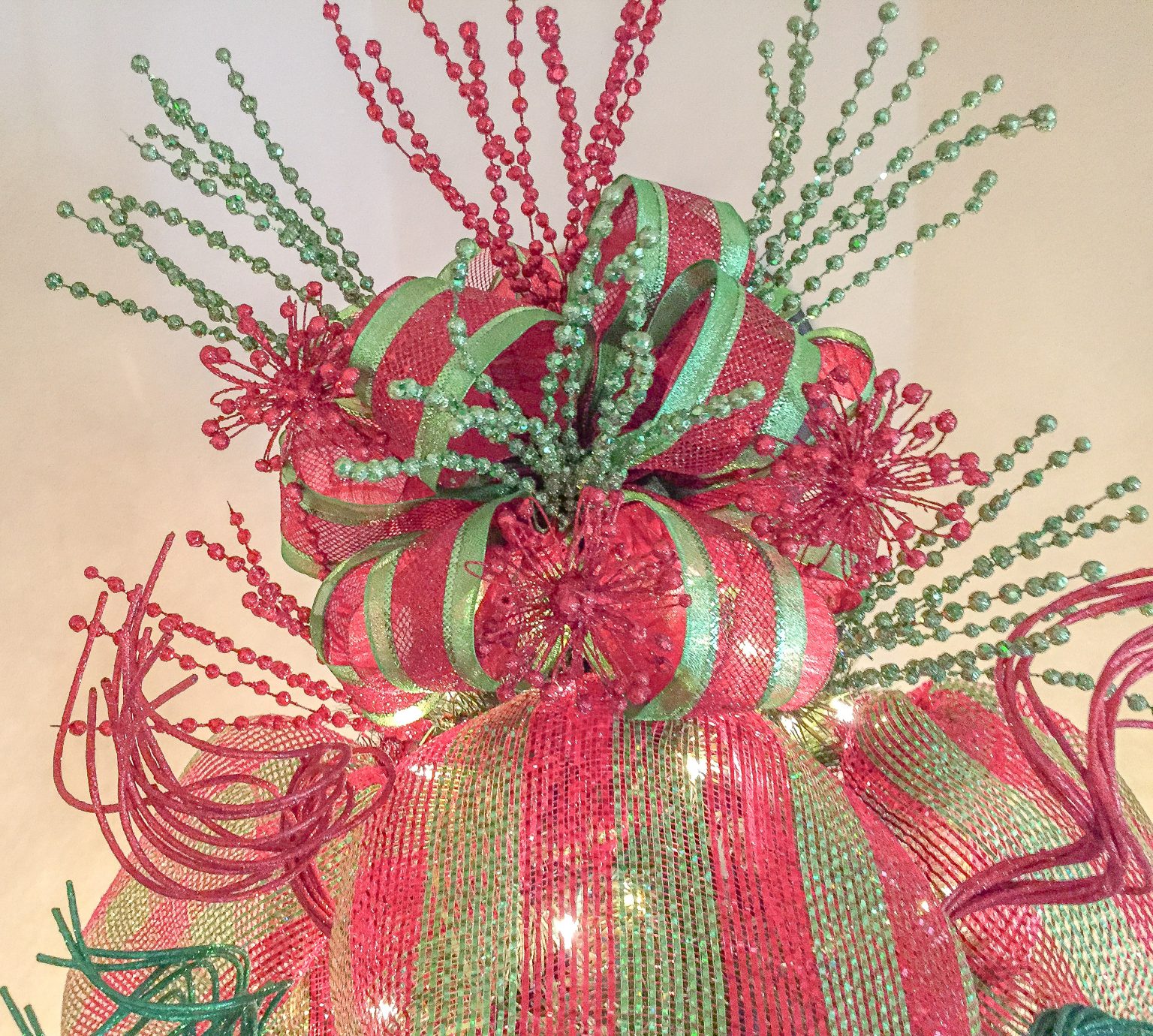 How to make a tree topper bow...and a few decorations Poppy + Grace