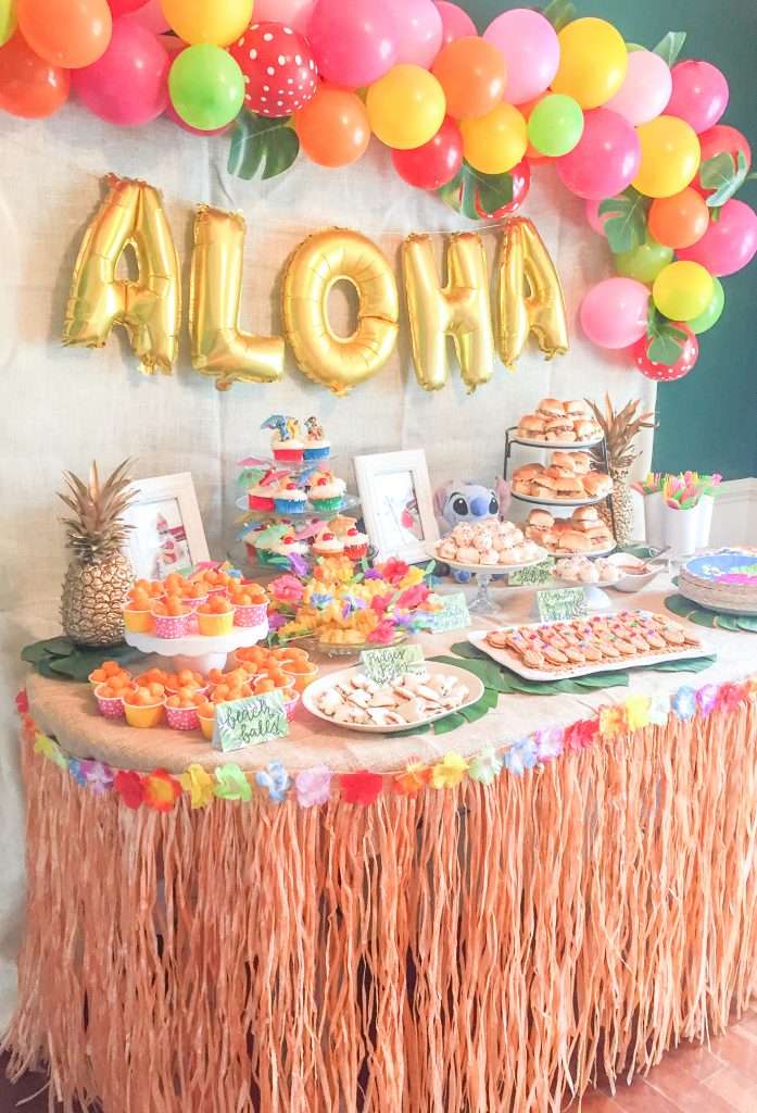 Lilo and Stitch theme birthday party - How to throw a Lilo and Stitch inspired Hawaiian Luau. Food and drink table decoration ideas. Luau birthday party. How to plan a Hawaiian luau party