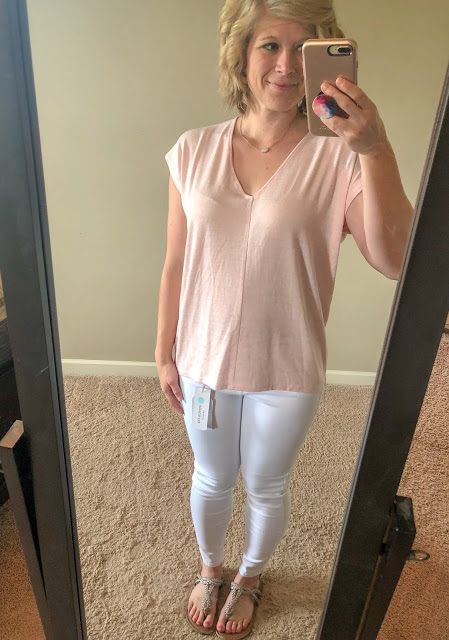 Stitch Fix review. Try Stitch Fix, personal styling subscription box. White ankle length skinny jeans. Pink knit V-neck top. Summer style. Summer outfits