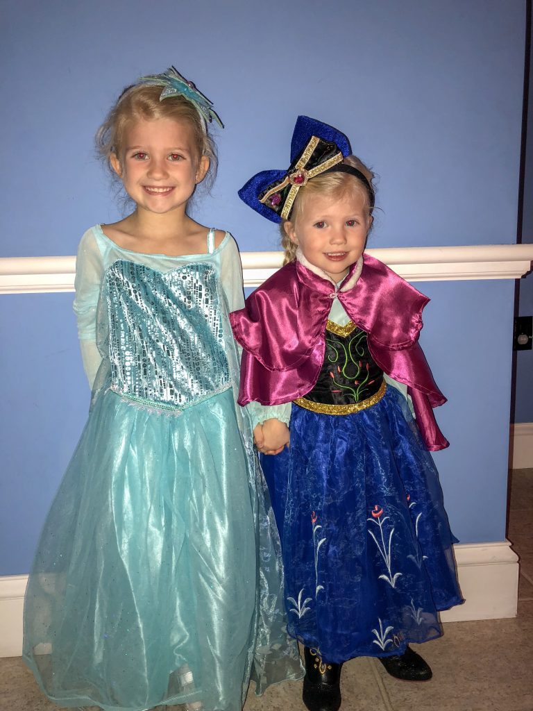 Frozen costumes for the entire family. Family Frozen costume. Frozen costume for kids and adults. Elsa costume. Anna costume. DIY Olaf costume. DIY Kristoff costume.