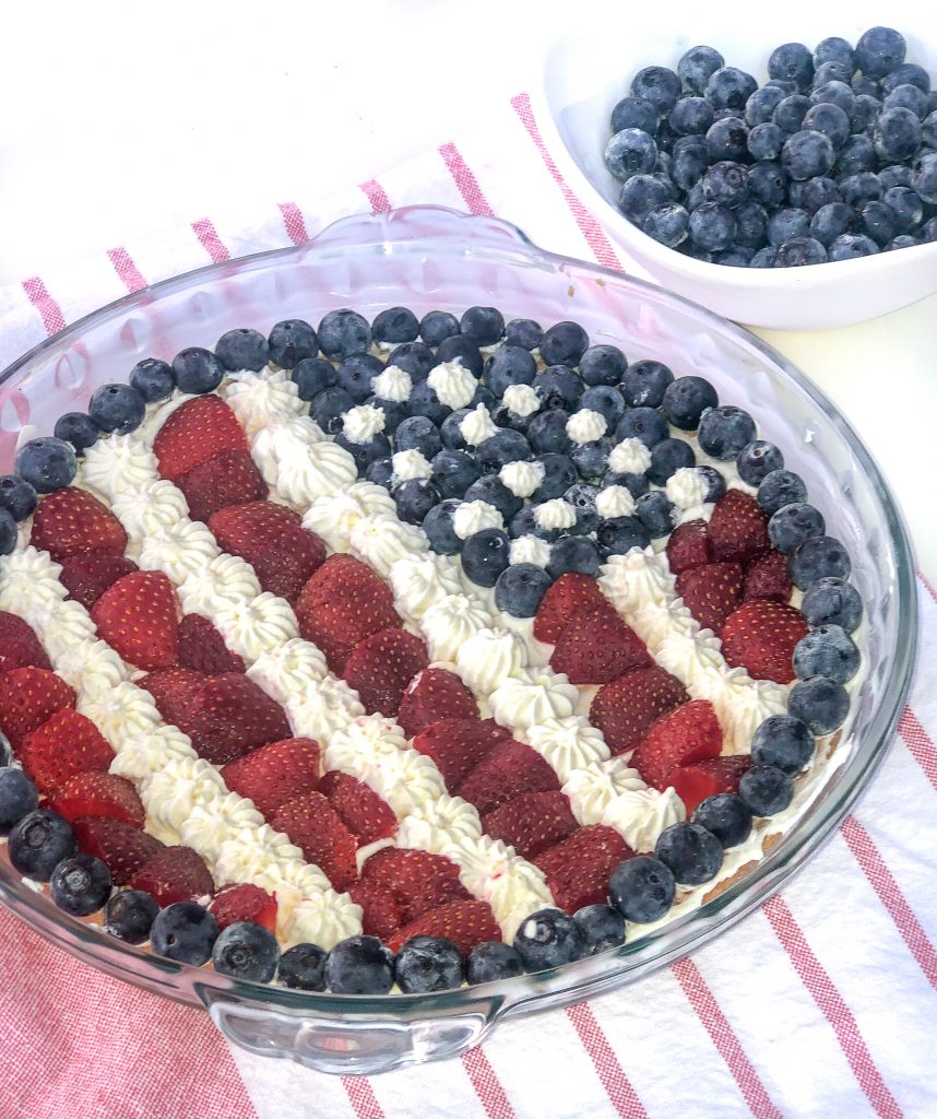 American flag fruit pizza. Patirotic fruit pizza with strawberries and blueberries. Berry pizza with sugar cookie crust. 4th of July recipes. 
