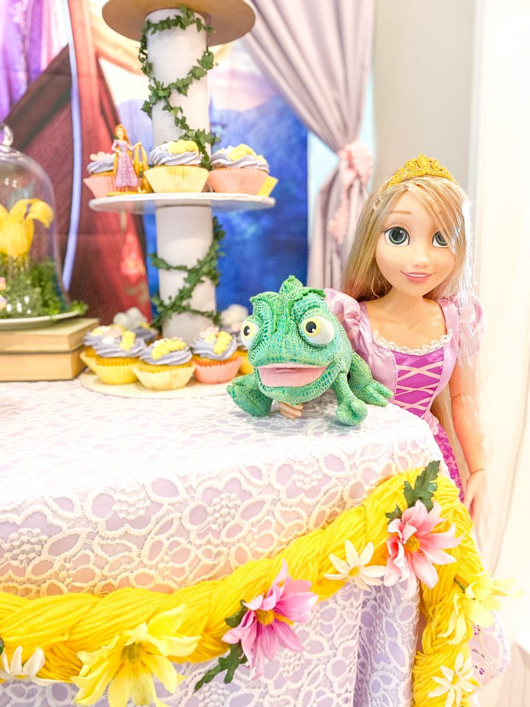 Rapunzel birthday party. Rapunzel sleepover with Southern Sleepovers. Rapunzel food ideas. Rapunzel backdrop. Rapunzel cupcake tower. Tangled theme birthday party. DIY paper lanterns